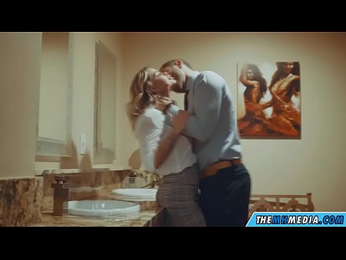 ❤️ Том биетэй шаргал үст таныг нийтийн бие засах газар уруу татах үед ❤️ Порно видео mn.tuberxxx.ru ❌️